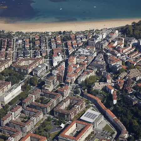 Playa De Ondarreta 2 By Feelfree