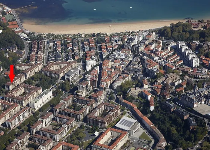 Playa De Ondarreta 2 By Feelfree